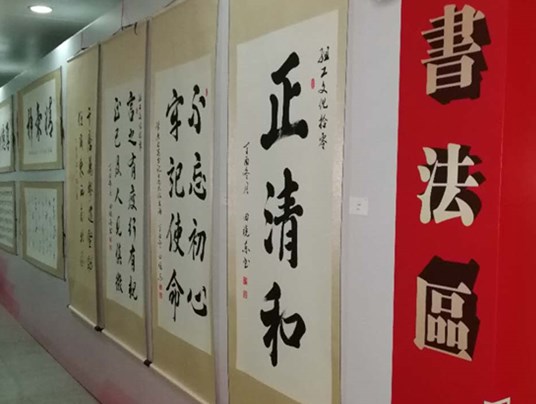 西安創(chuàng)意禮品定制.jpg